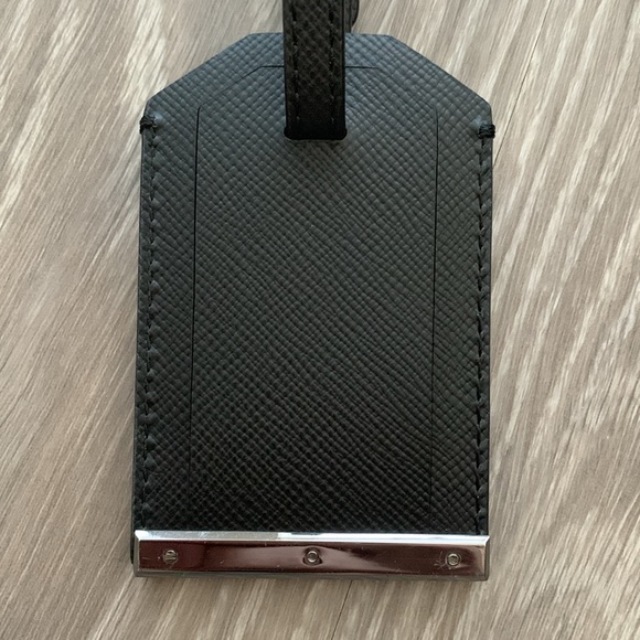 Michael Kors Men Kamden Leather Luggage Tag - Picture 5 of 11